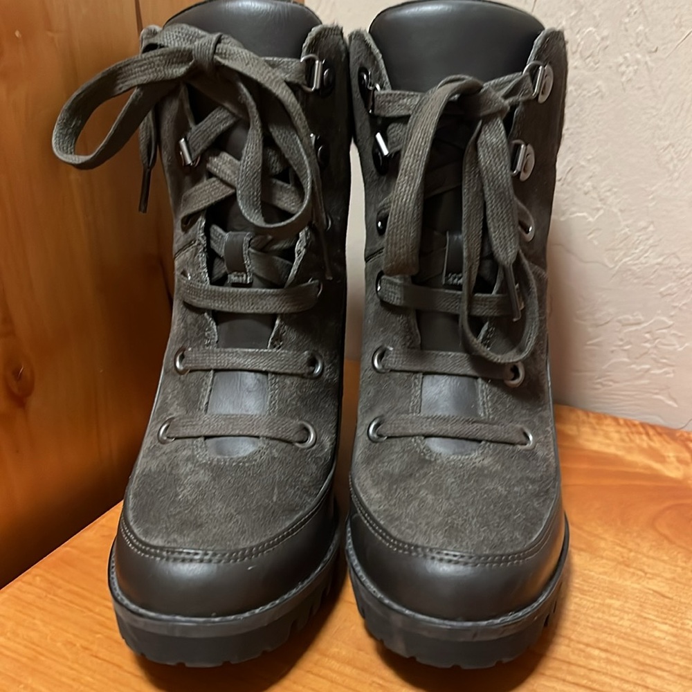 UGG REDWOOD OLIVE LACE UP ANKLE BOOTS - Picture 5 of 10